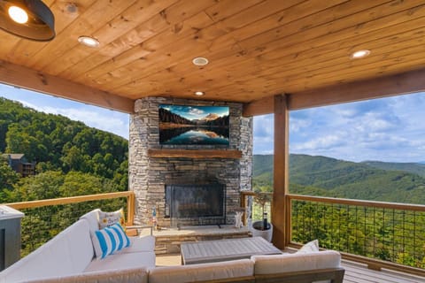 Rocky Top Retreat House in Watauga