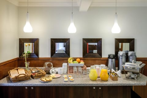 Communal kitchen, On site, Area and facilities, Buffet breakfast