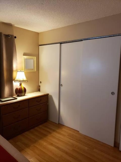 Entire 1 BR Condo- Near Anschutz, UC Health, DIA- In-Unit Washer Dryer- Seasonal Discounts! Apartment in Aurora