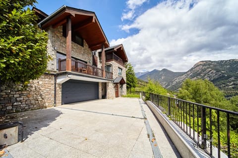 Property building, Spring, Day, Natural landscape, Mountain view