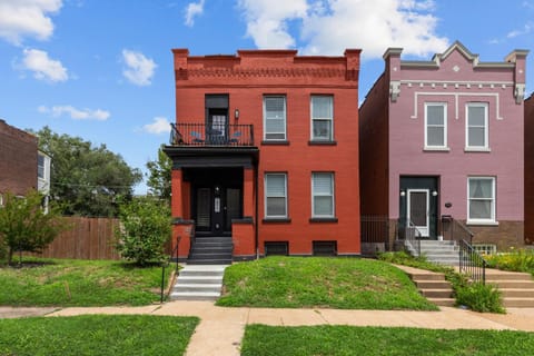 Property building, Facade/entrance