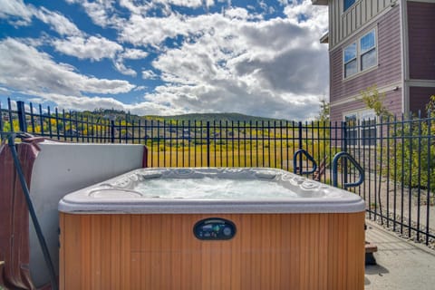 Condo with Patio and Hot Tub Access Near Granby Ranch! Eigentumswohnung in Granby