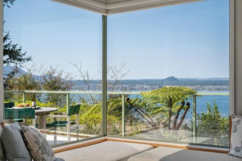 Patio, Natural landscape, View (from property/room), Balcony/Terrace, Seating area, Lake view