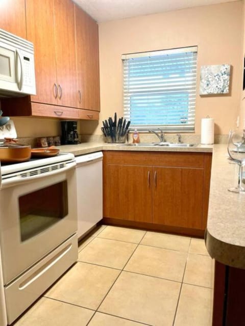 Kitchen or kitchenette, dishwasher, minibar, pet friendly, stove, toaster