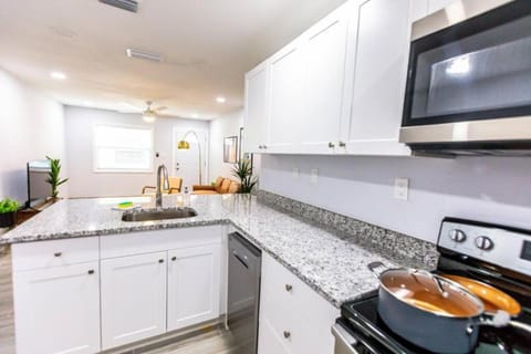 Kitchen or kitchenette, dishwasher, minibar, pet friendly, stove, toaster