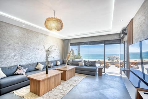 Luxury Seafront Appartement 6-7p Condo in Agadir