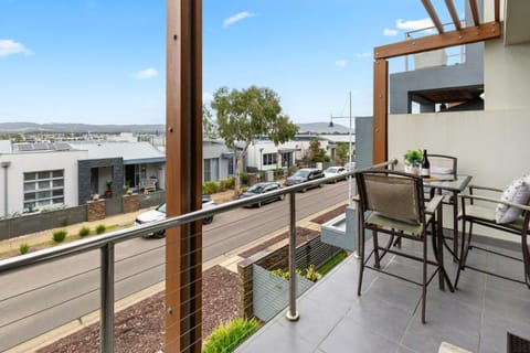 View (from property/room), Balcony/Terrace, Seating area