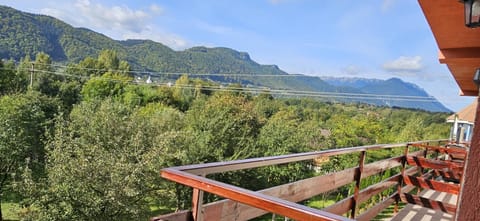 View (from property/room), Balcony/Terrace, Mountain view