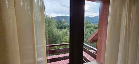 Balcony/Terrace, Mountain view