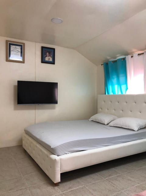 House 12 person capacity 2 queen size bed and 5 single bed Condo in Davao City