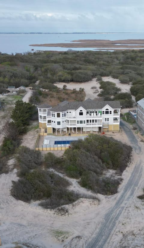 4x1467, Dixie Sandcastle-Oceanfront, 6 BRs, Ocean Views, Sun Decks, Wild Horses House in Carova Beach