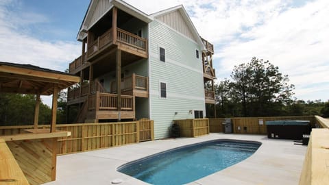 4x2257, Whispering Pines-Oceanside, Private Poll, Hot Tub, Pool Table, Wild Horses Haus in Carova Beach