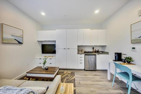 Brand New Studio near Downtown Apartment in Alameda