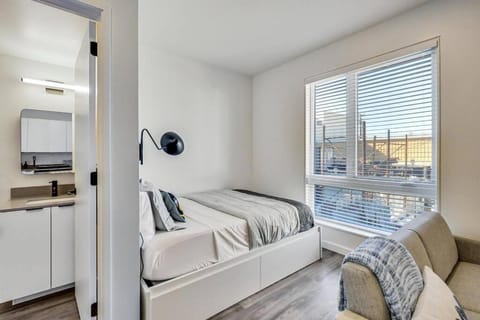 Brand New Unique Studio Suite Near Downtown Apartment in Alameda