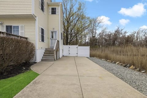 Beautiful Home With Water Views & Close To Ocean Casa in Warwick
