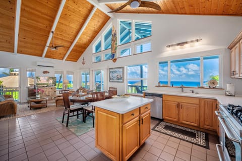 Ocean Views! Walk to Beaches, Tropical Getaway House in Poipu