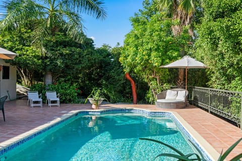 Patio, Garden view, Pool view, Swimming pool, sunbed