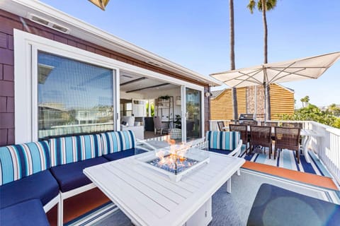 Stunning BayVIEW Home with Epic Waterfront Views! Casa in Balboa Peninsula