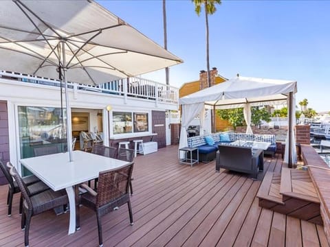 Stunning Bayfront Home w Epic Dock on Peninsula House in Balboa Peninsula