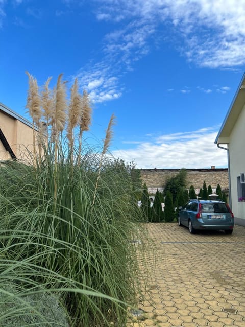 Garden view, Parking