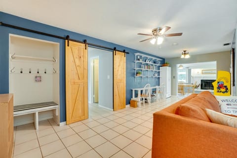 Lakefront Deltona Vacation Rental with Dock and Kayaks Maison in Orange City