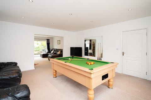 Luxury Home with Hot Tub BBQ Pool Table House in Chesterfield