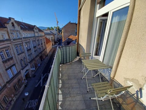 View (from property/room), Balcony/Terrace, City view