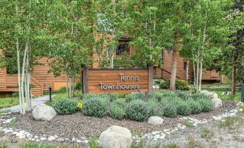 Tennis Townhomes 1323 by SummitCove Lodging Apartment in Keystone