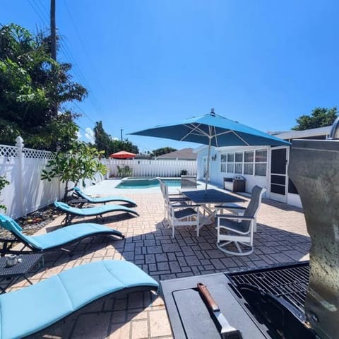 Sunset Retreat -Walk to Beach w/ Private Pool + Grill House in North Redington Beach