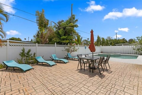 Sunset Retreat -Walk to Beach w/ Private Pool + Grill House in North Redington Beach