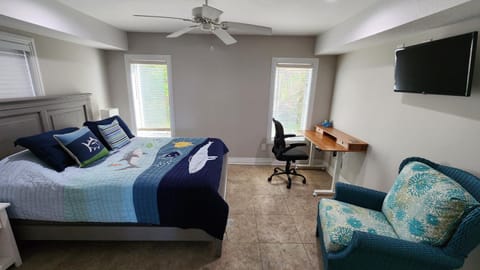 No Fee Luxury Pet Friendly 7BR Soundfront retreat with Elevator, Heated Pool and Hot Tub House in Kitty Hawk
