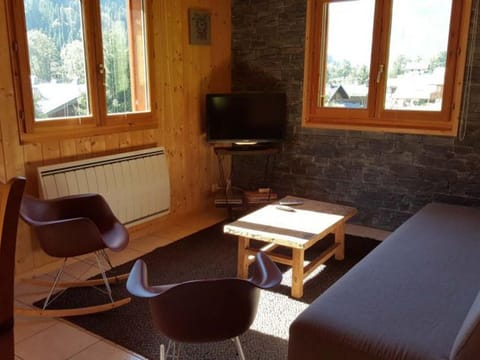 Chalet de luxe 9 pers. avec cheminée, proche télécabines, Wi-Fi, équipements complets et terrasse - FR-1-676-87 Chalet in Châtel