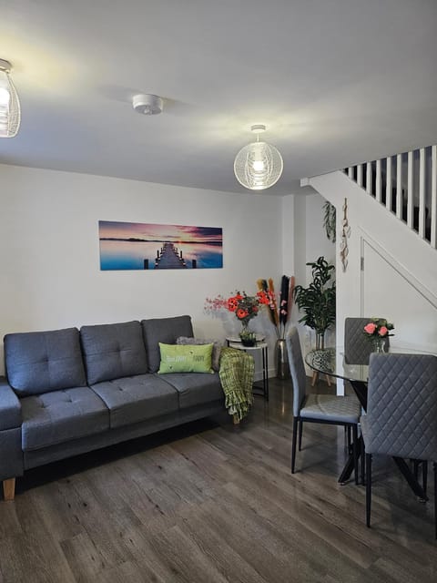 Luxury one bedroom maisonette with extra connected bedroom in Stevenage centre Condominio in Stevenage
