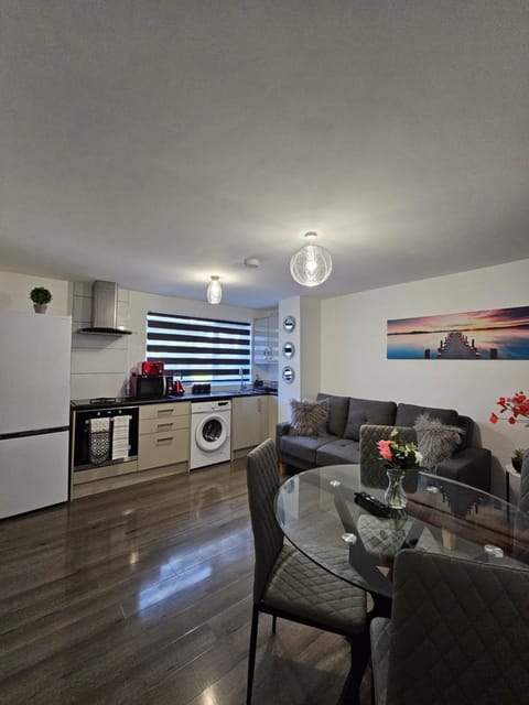 Luxury one bedroom maisonette with extra connected bedroom in Stevenage centre Condominio in Stevenage