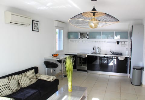 T3 Cosy et spacieux - 4 à 6 couchages - climatisé, calme proche étang de Thau Condo in Agde