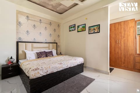 StayVista's Regal by Aaj - City-Center Villa with Indoor-Outdoor Games, Terrace & Elevator Eigentumswohnung in Jaipur