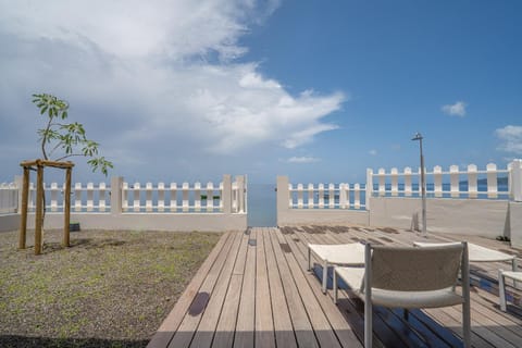 La maison dans la mer, superbe villa 5 chambres accès direct mer et plage Villa in Arrondissement of Saint-Pierre