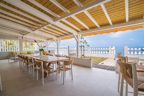La maison dans la mer, superbe villa 5 chambres accès direct mer et plage Villa in Arrondissement of Saint-Pierre
