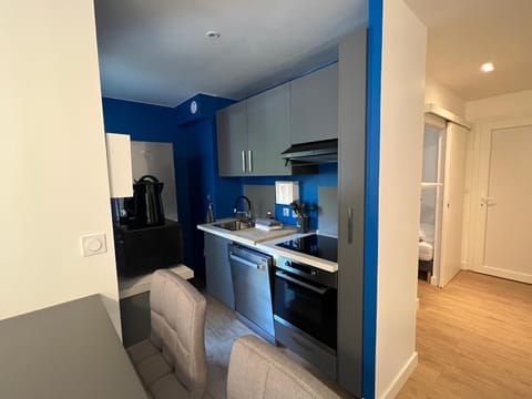 Bel appartement bleu à la plage pour 4 personnes Apartment in Le Lavandou