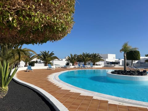 Pool view, Swimming pool, sunbed