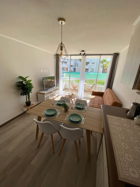 Living room, Dining area