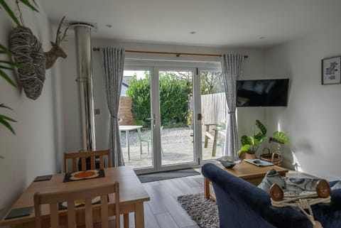 Olverstone Lodge, a beautiful Cornish lodge with wood burner & garden Apartment in Saint Austell