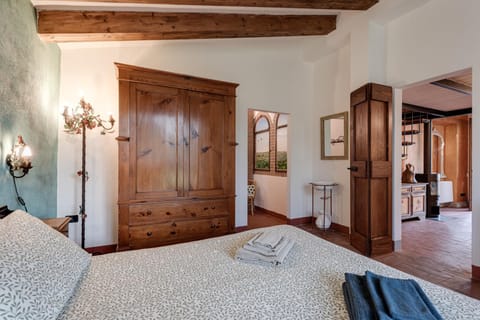 Il Pintello - Lo Scricciolo Farm Stay in San Casciano Val Pesa