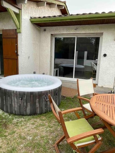 Hot Tub, Hot Tub, Balcony/Terrace, Garden view