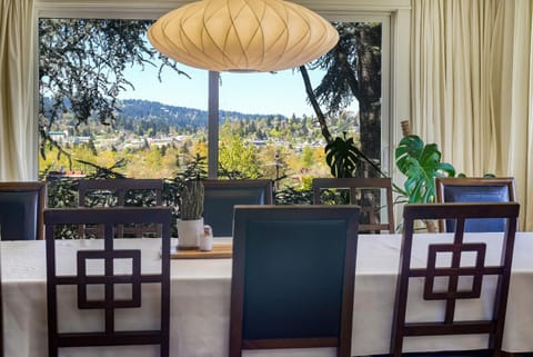 Dining area, Mountain view