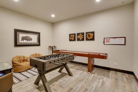 South Dakota Retreat with Hot Tub, Fire Pit and Grill! Casa in North Lawrence