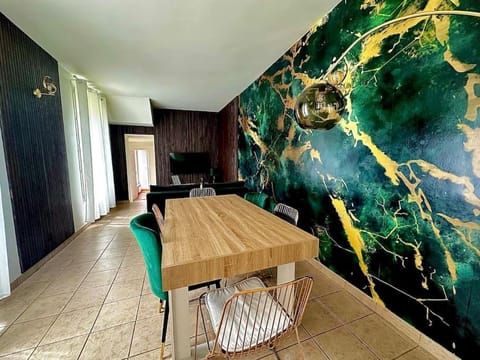 Living room, Dining area