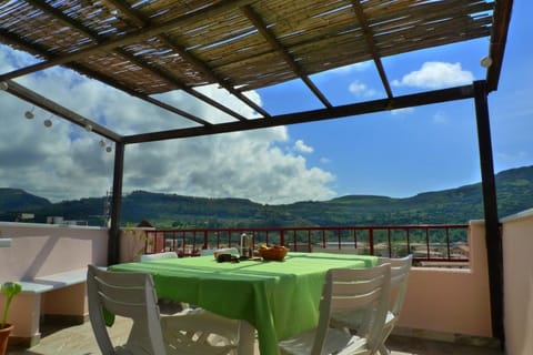 Balcony/Terrace, City view, Mountain view, River view