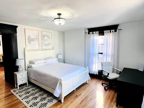 Host your group - West End Sea Captain Home Condominio in South Portland