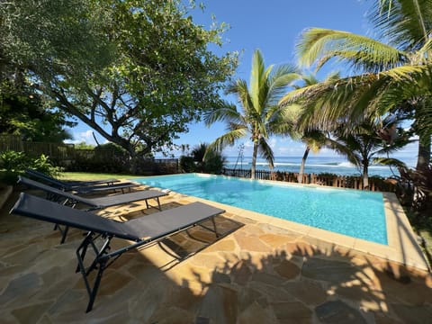 Aigue-Marine - villa pieds dans l'eau avec piscine à Grand-Fond, Saint-Gilles-Les-Bains Villa in Saint-Paul